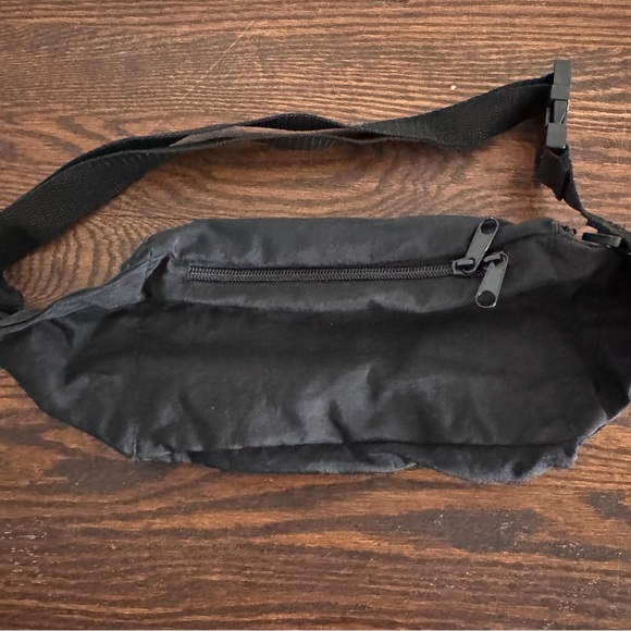 Vintage Disney world black two pocket zippered fanny pack - Picture 4 of 6